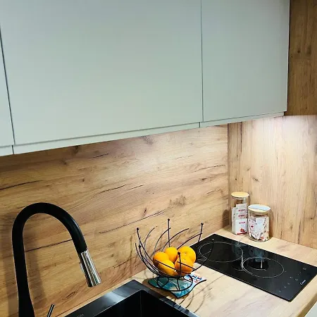 Veranda - Free Private Parking Apartman
